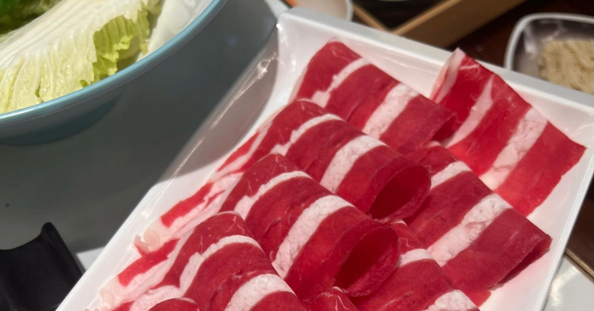 火鍋店肉片脂肪太對稱網民質疑-合成肉--店方澄清是內蒙急凍肉
