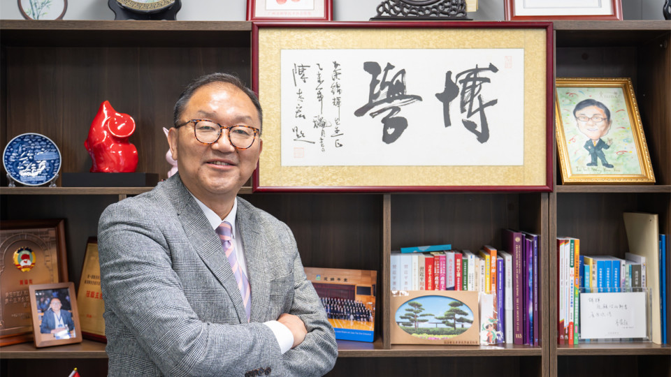 黃錦輝涉中大醉駕被落案起訴危駕等4罪--9-9日提堂