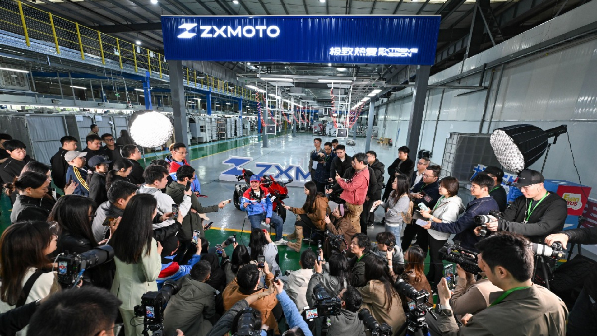 當代中國-張雪機車登陸香港-重慶製造如何跑進世界賽道