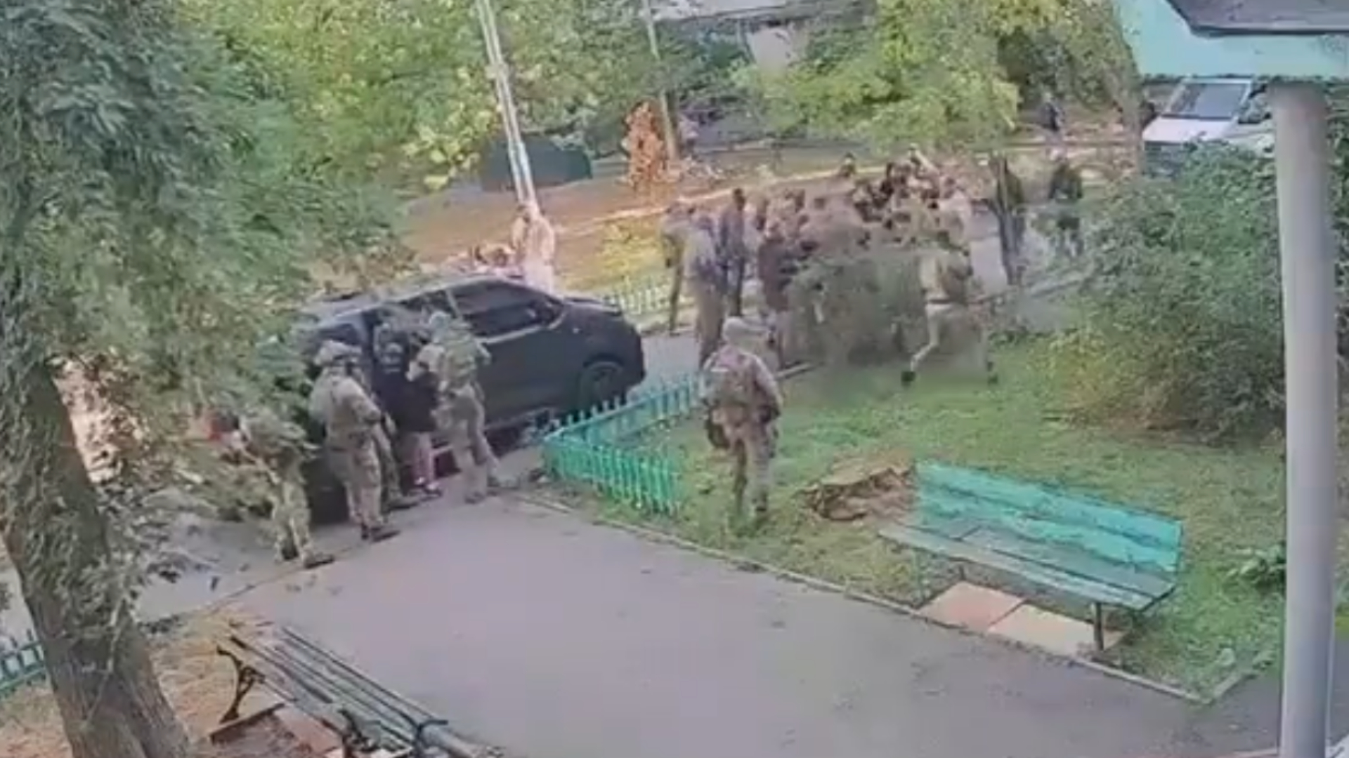 有片-烏克蘭安全局與軍事情報局內訌街頭駁火-澤連斯基斥可恥下令調查