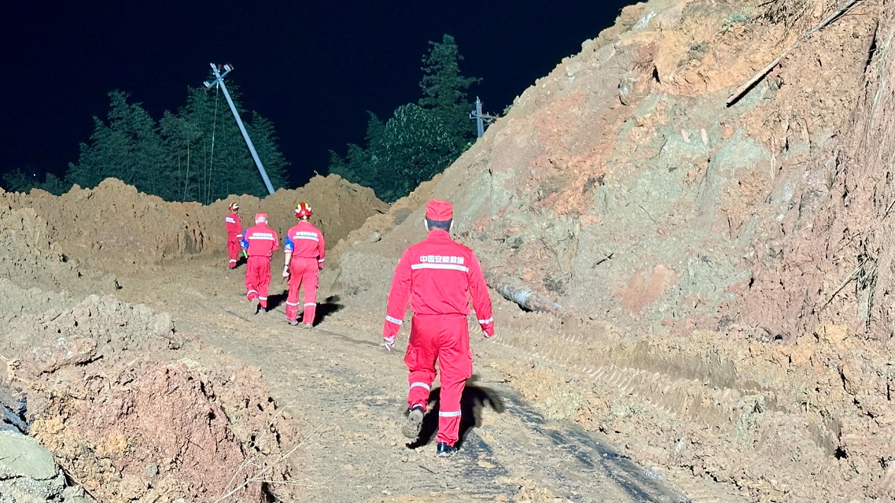 江西遂川泥石流災害全縣緊急避險轉移5339人-通往事發地道路全線搶通