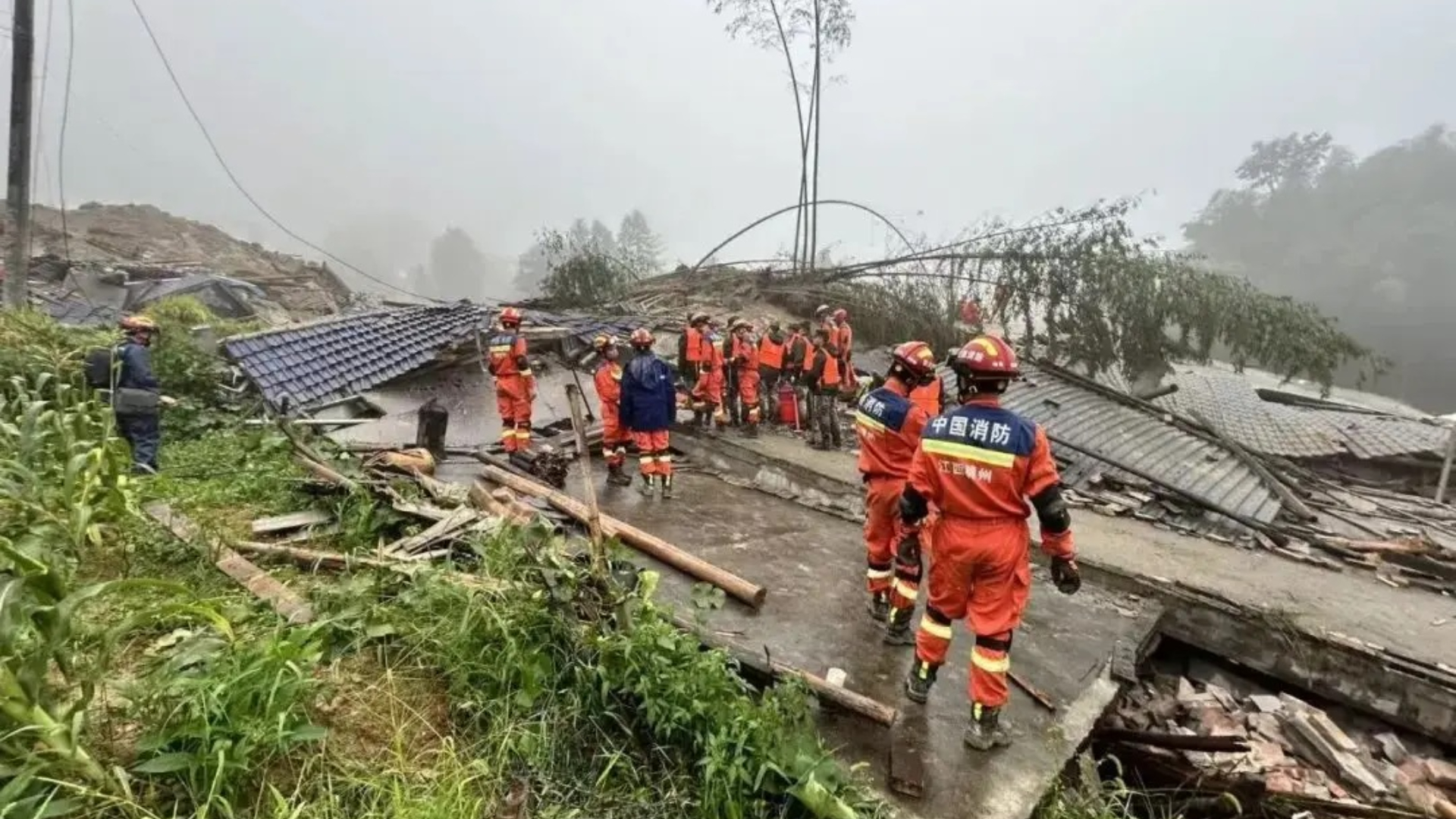 江西遂川縣揚芬村山體滑坡致2人失聯-同縣高坪鎮明坑村事故增至3死