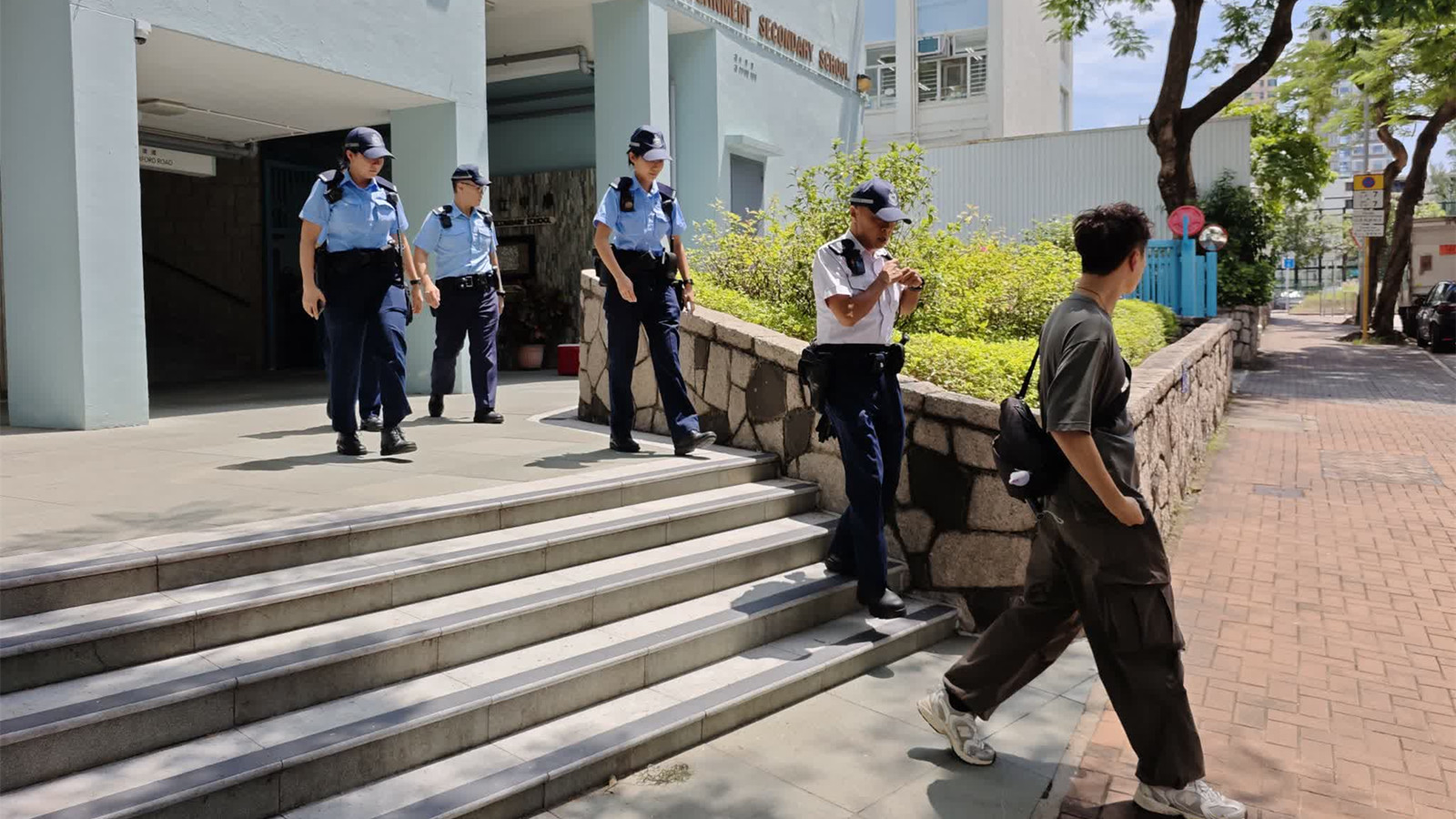 牛津道中學三女生疑吸食依托咪酯-教職員發現精神異常報警