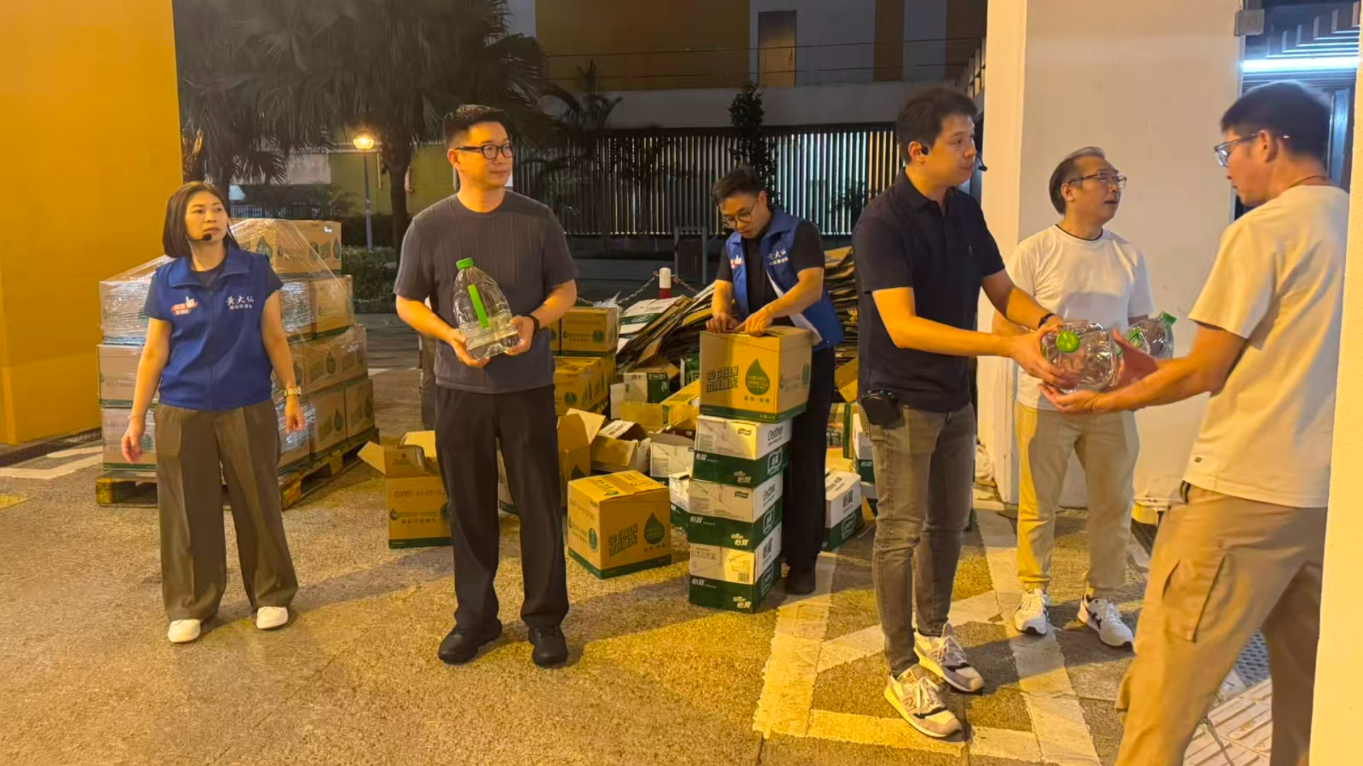 黃大仙食水管受損通宵搶修-關愛隊區議員火速支援居民