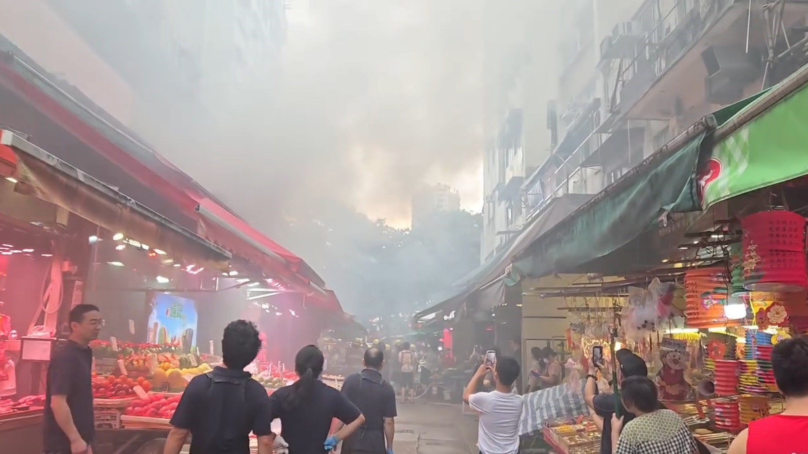 有片-大埔富善街地舖火警濃煙沖天-50名市民疏散無人傷
