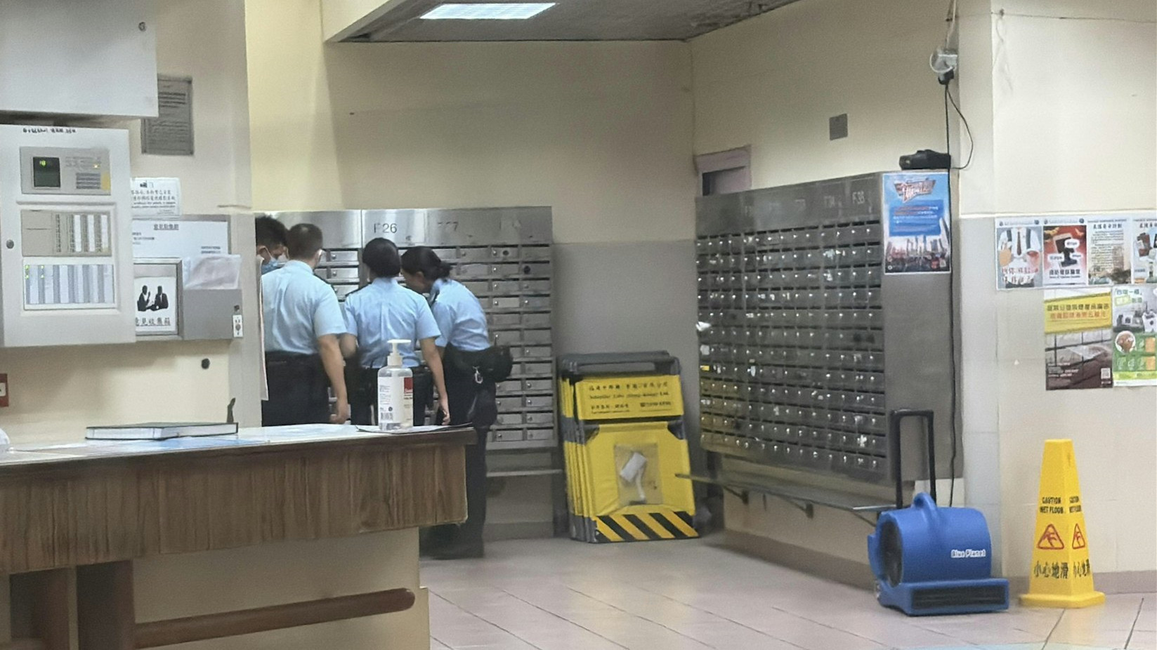 鴨脷洲利東邨單位傳臭味-保安報警破門見兩男倒斃