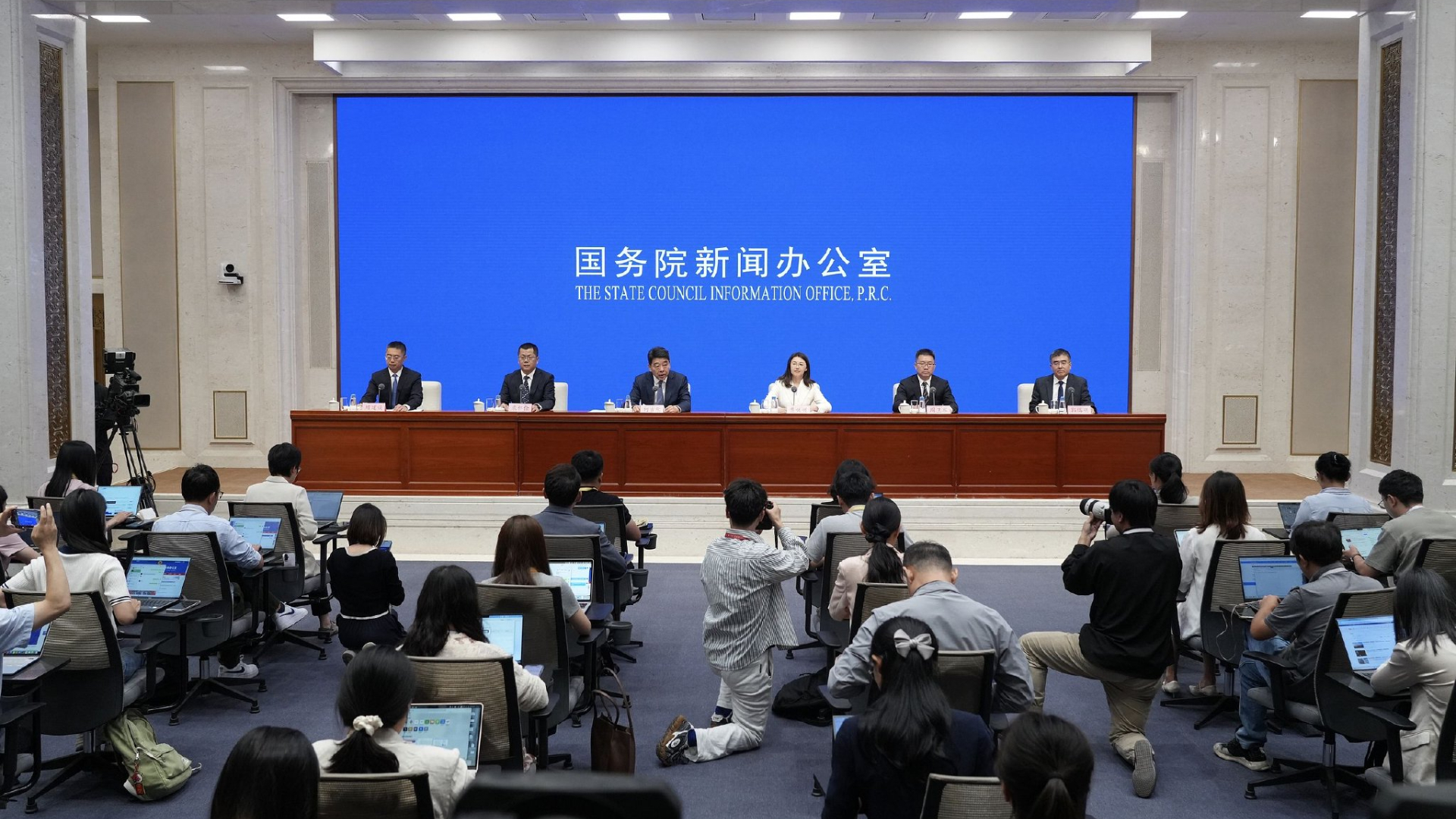 國務院國資委-中央企業要發揮表率作用-帶頭及時支付賬款