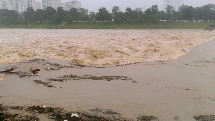 有片-海南強降雨多市縣現險情-全省安全轉移群眾4-2萬餘人