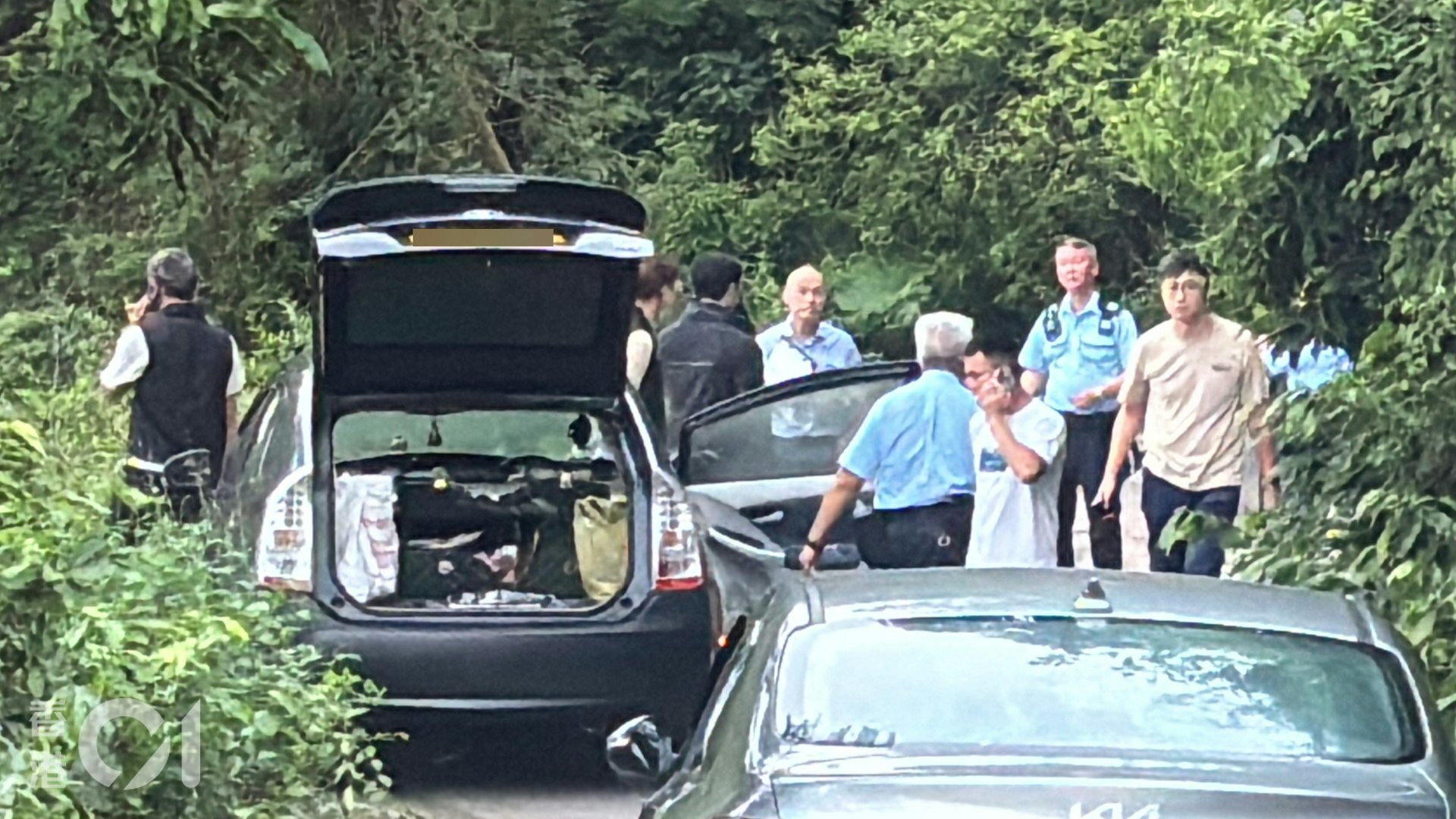 大嶼山芝麻灣道兩男女倒斃車內-疑燒炭尋死警正調查