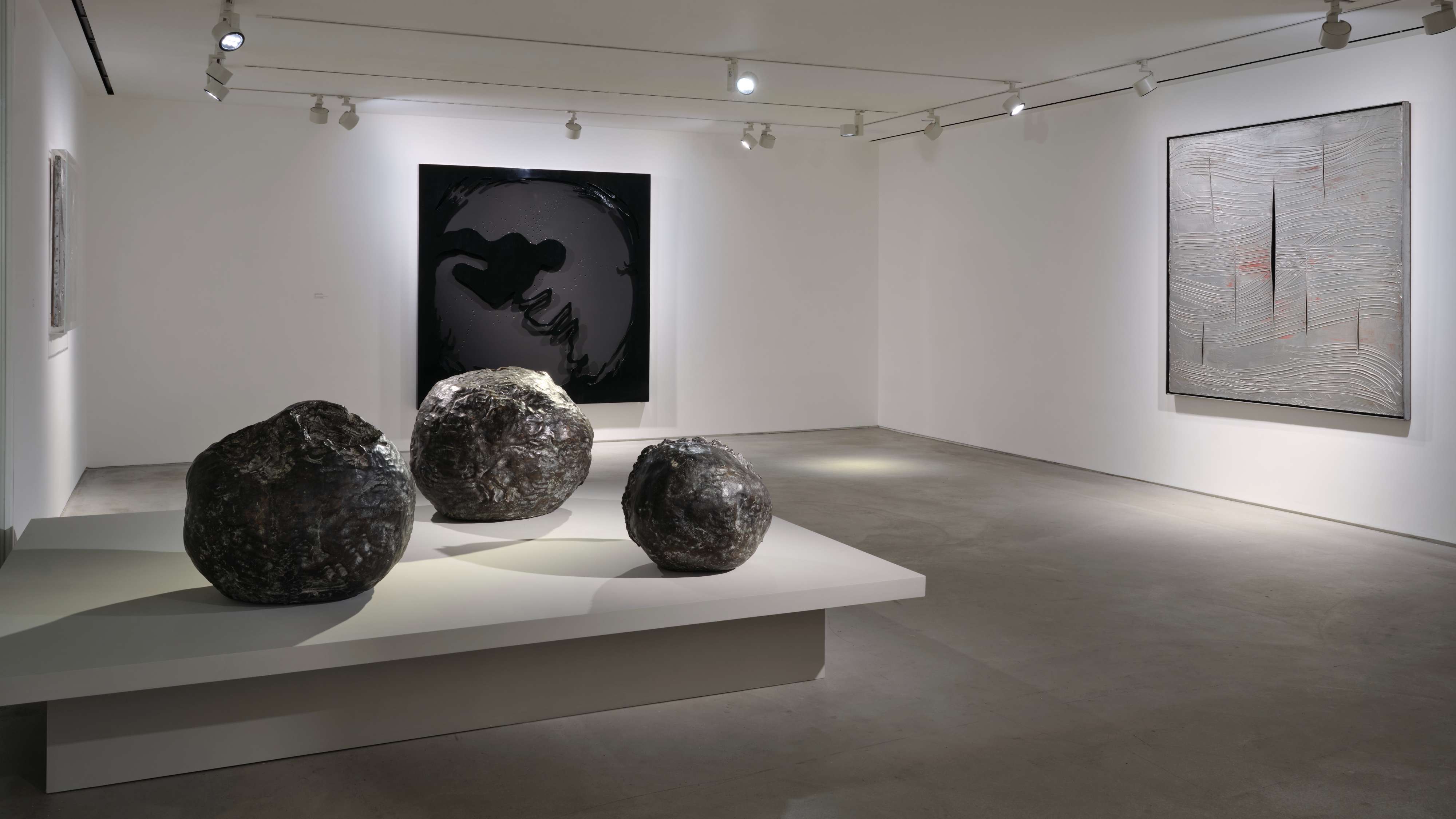 盧西奧-豐塔納香港個展-從孔洞與切割認識空間主義
