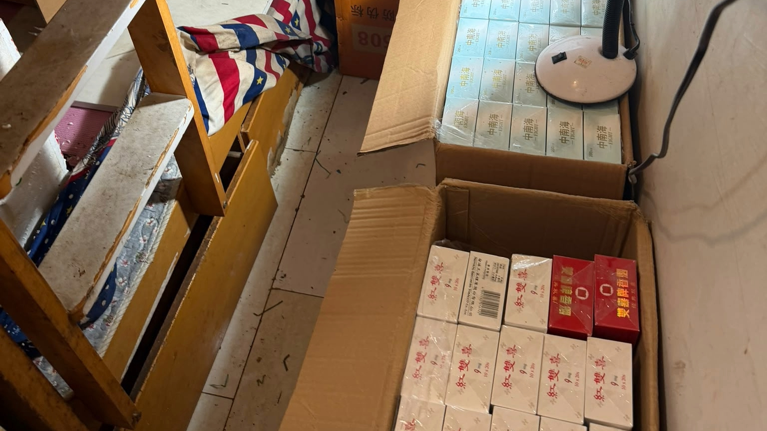 海關搗破以中醫診所掩飾私煙零售點-檢獲10萬支懷疑私煙拘捕78歲男子