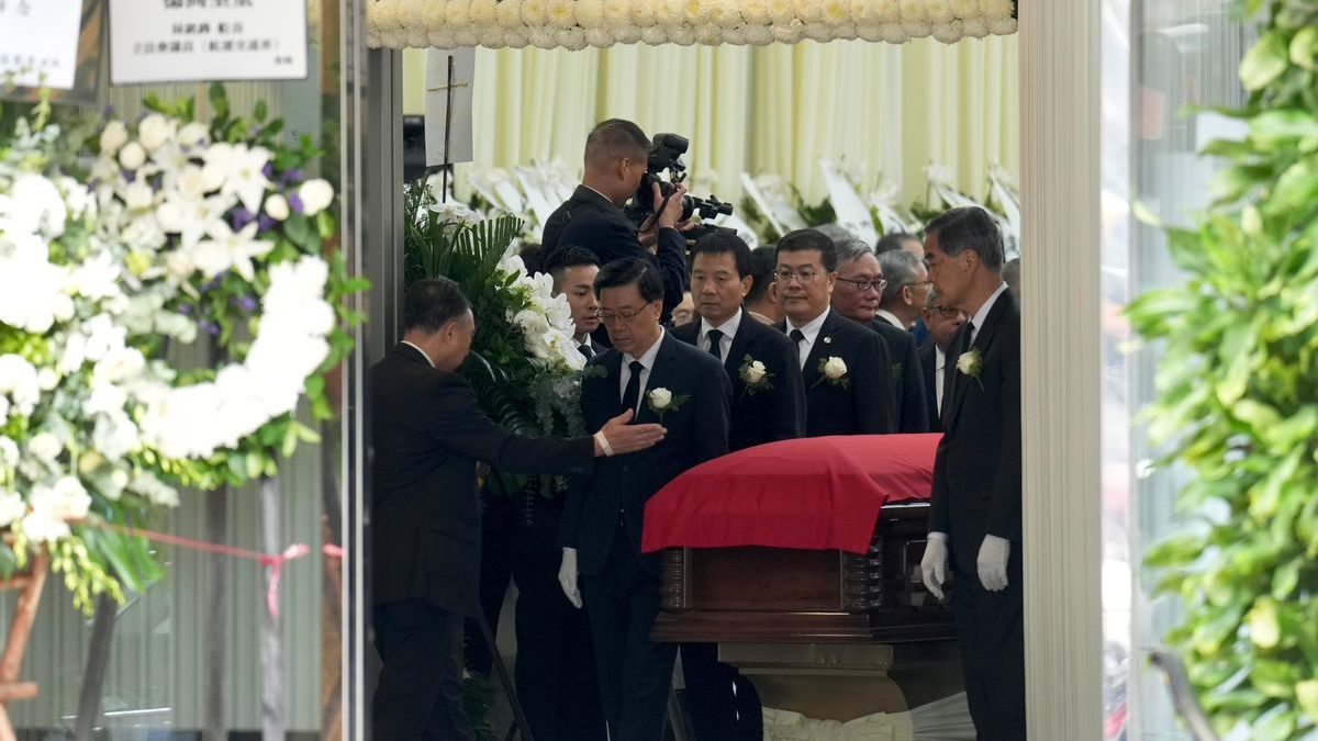 董建華公祭儀式舉行-中央領導通過各種形式表示沉痛哀悼並向親屬表示深切慰問