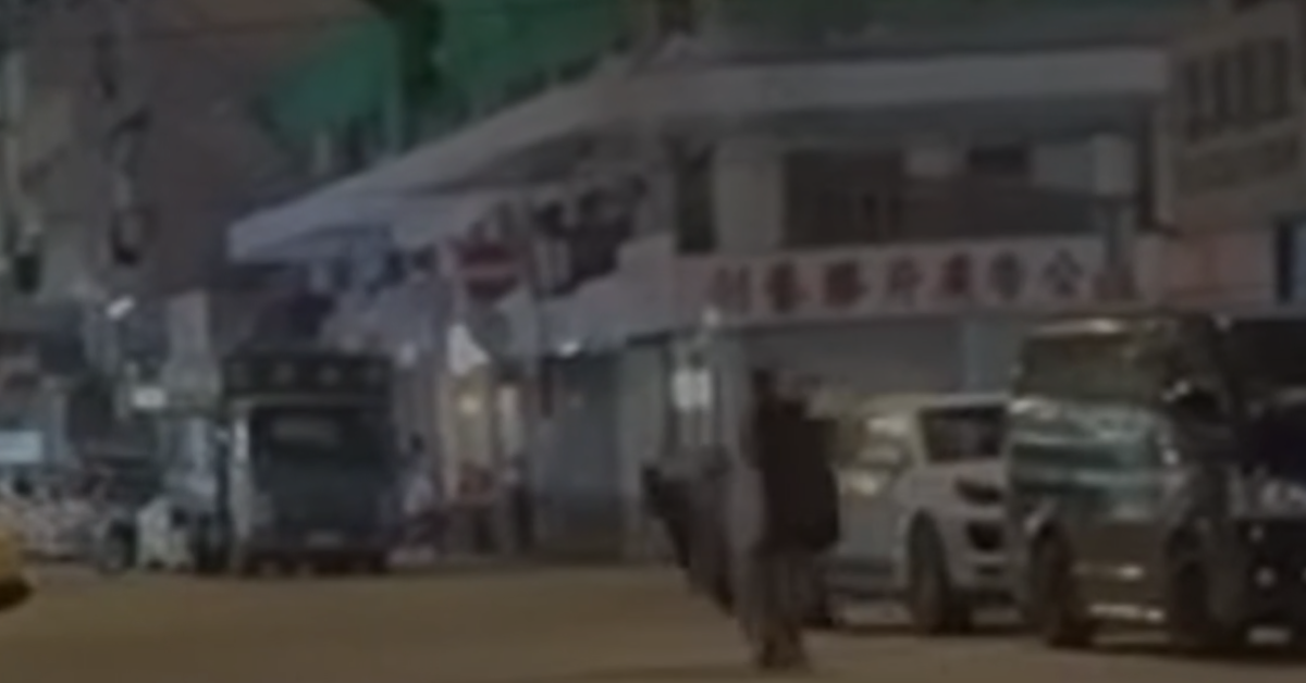 有片--太子男抱嬰踢飛嬰兒車推跌妻子-涉普通襲擊被捕周三提堂