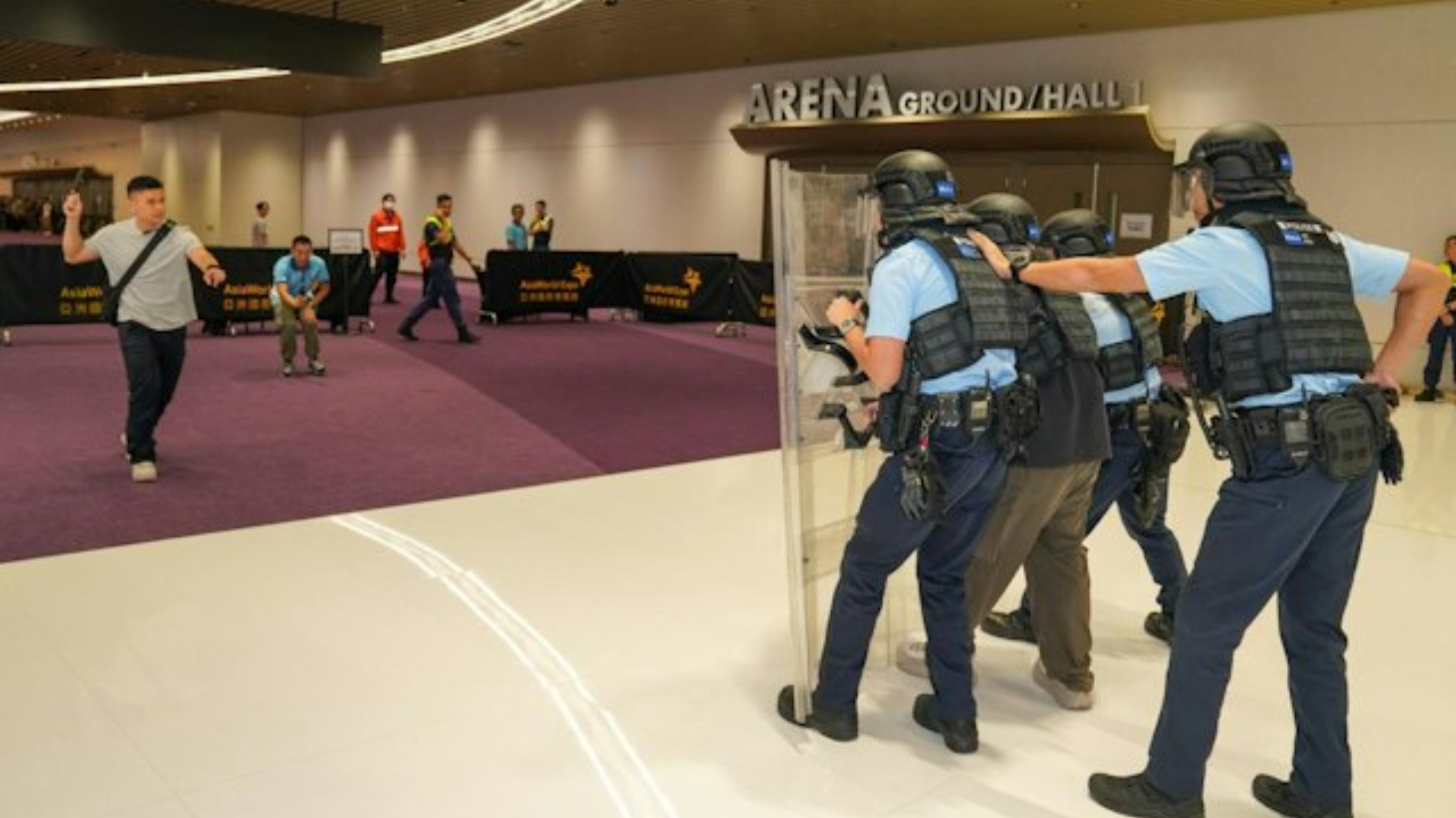 警方連同多部門亞博館反恐演習-逾300人參與-確保國際體育會議安全