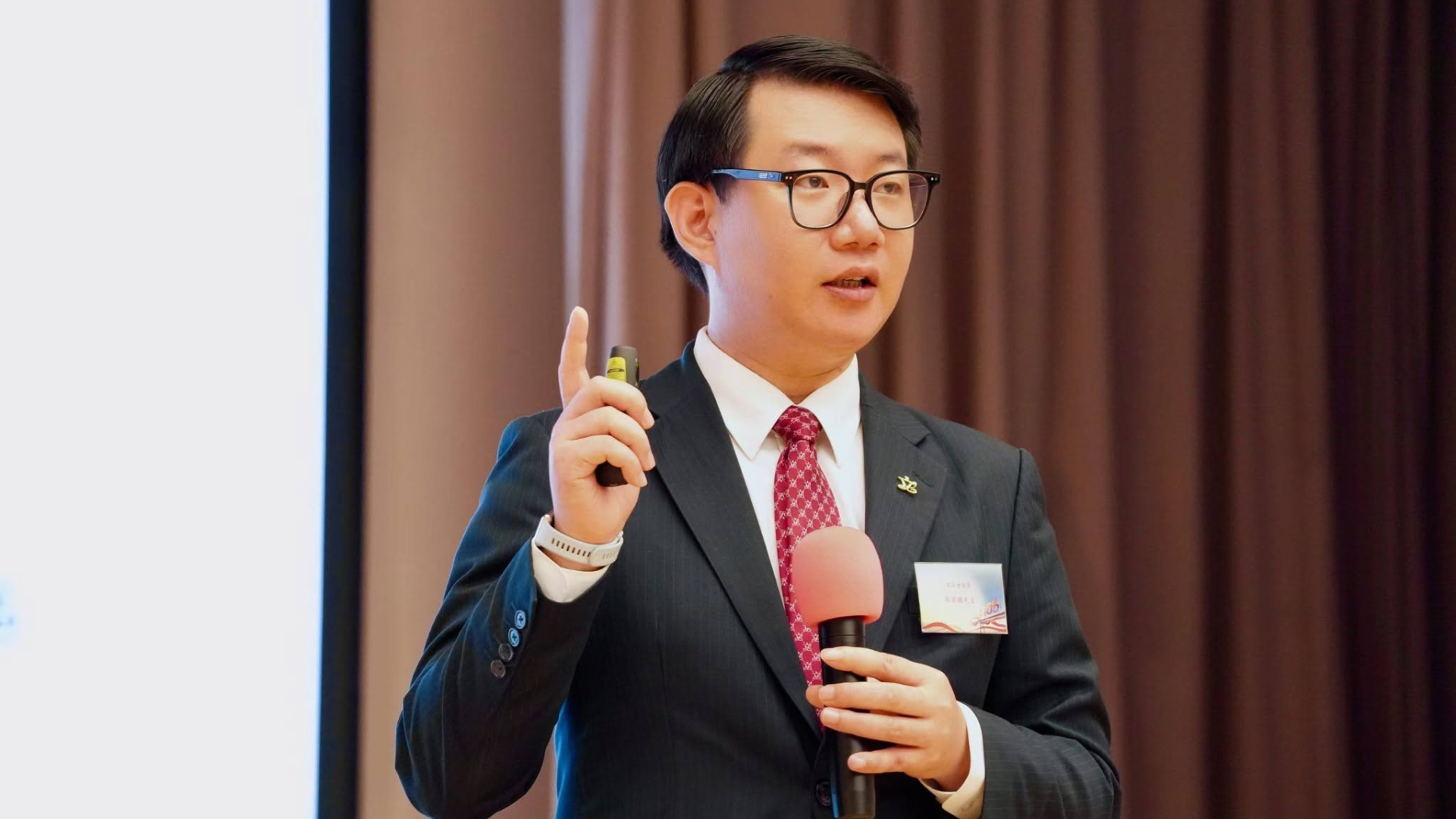 吳英鵬高度讚揚全力支持港澳青少年升旗隊訪京活動-指要繼續支持愛國主義教育