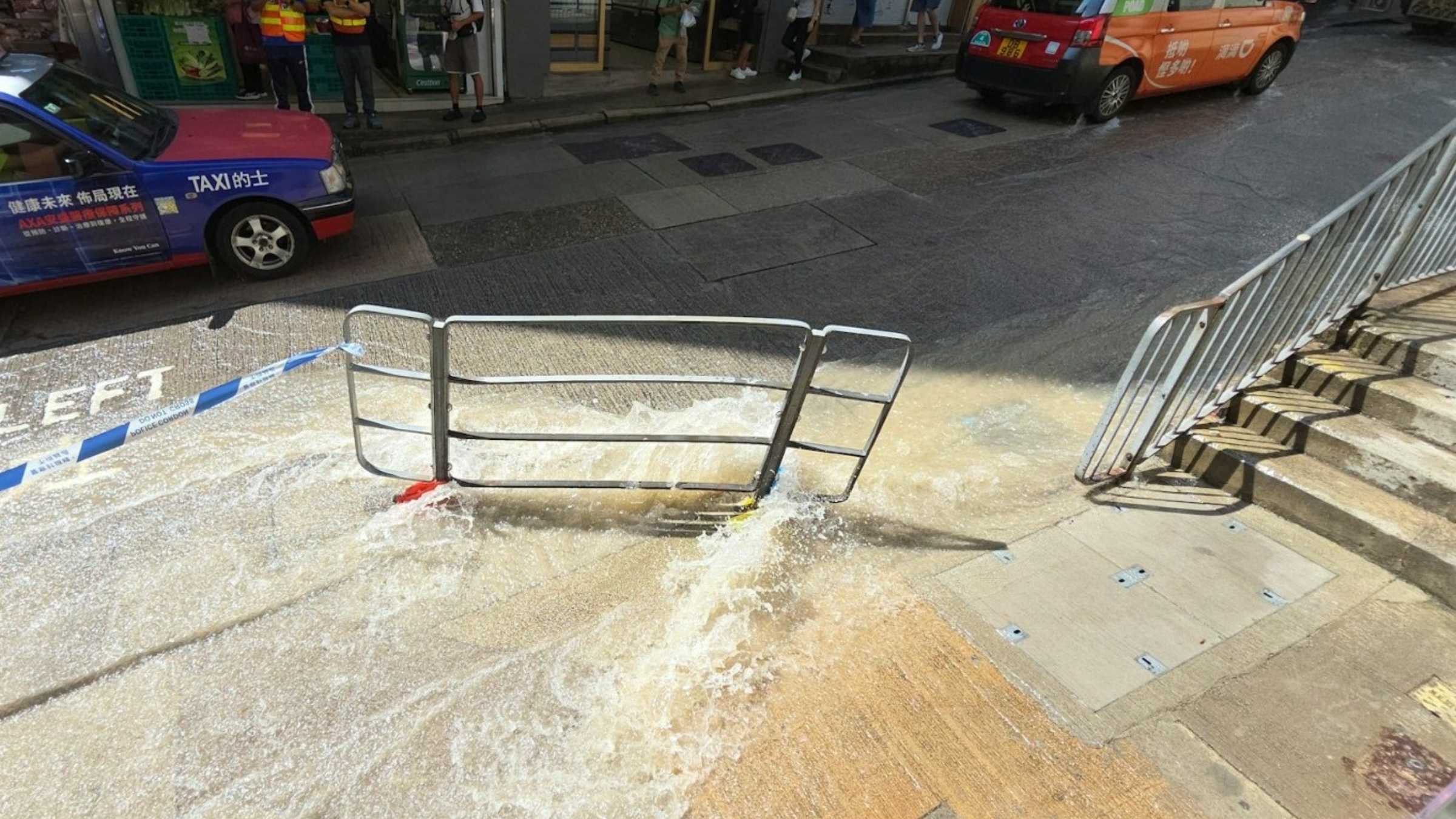 西營盤有地下鹹水管破裂-部分行車線需作暫時封閉