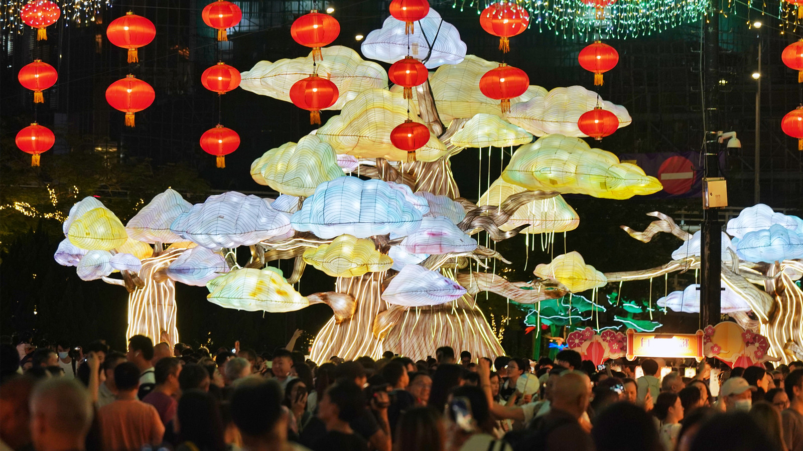 中秋節-維園世界綵燈大街人山人海-晚上10時截龍