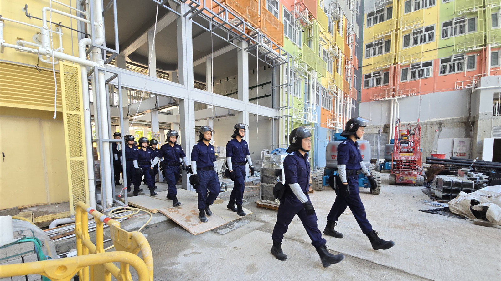 入境處反黑工搜餐廳地盤等-拘13人包括一僱主