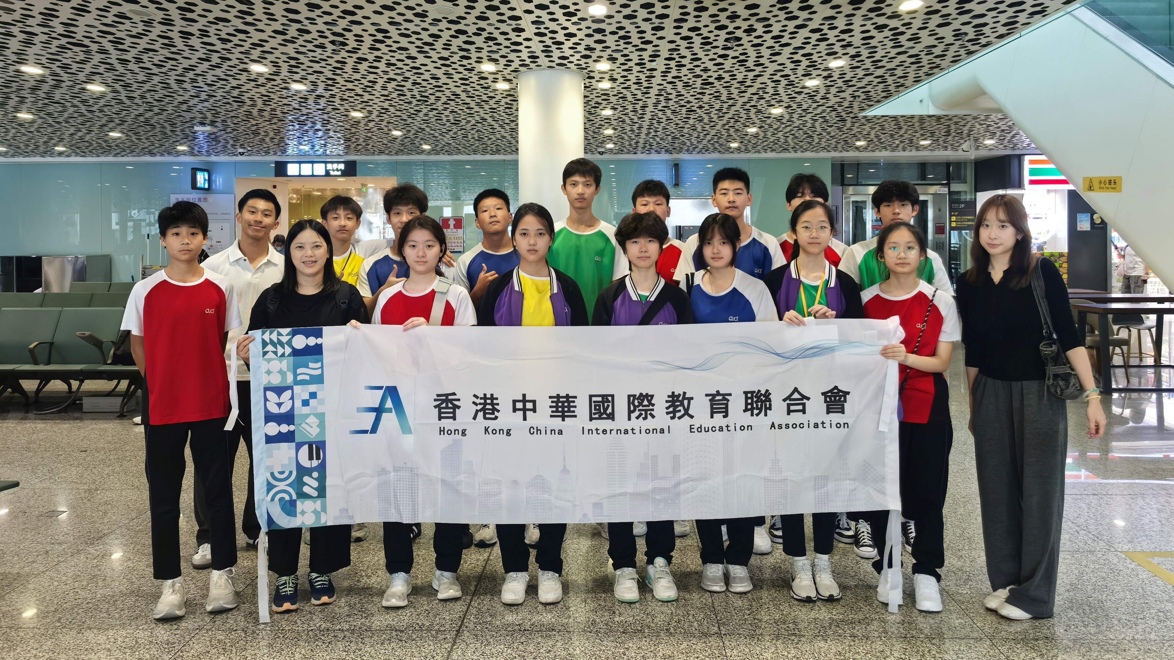 同心同行-共慶華誕-京港青少年交流行-香港參訪學校與順義八中締結姊妹學校