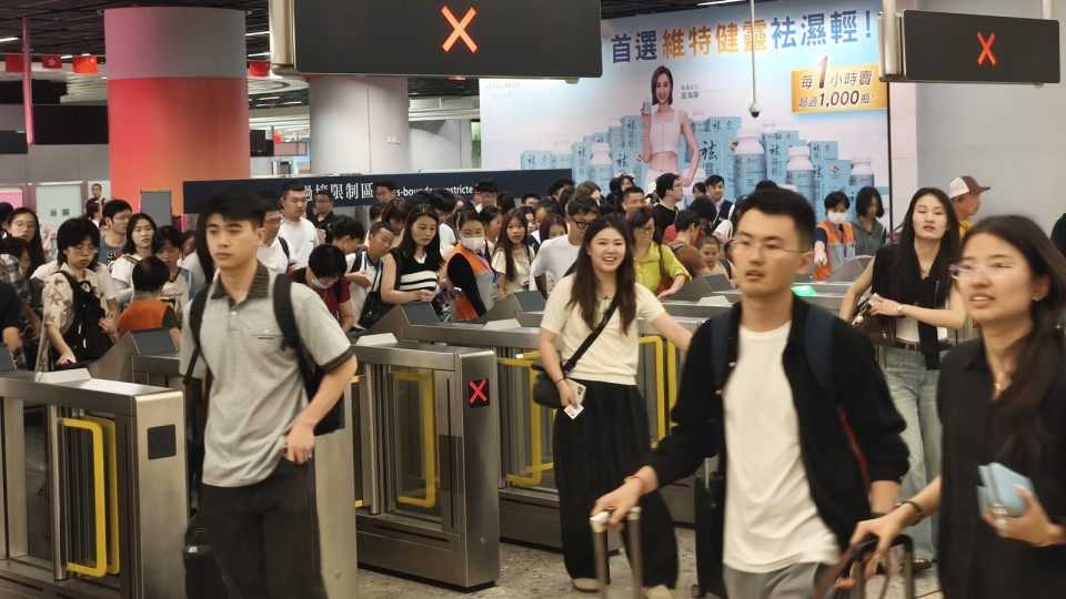 國慶黃金周-陳美寶視察高鐵西九龍站-實時監測港珠澳大橋冀予旅客好體驗
