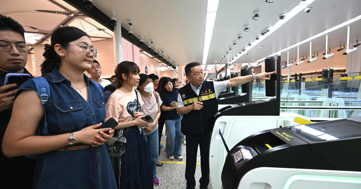 保安局辦皇崗口岸社區體驗日-逾1500市民實地體驗一次放行
