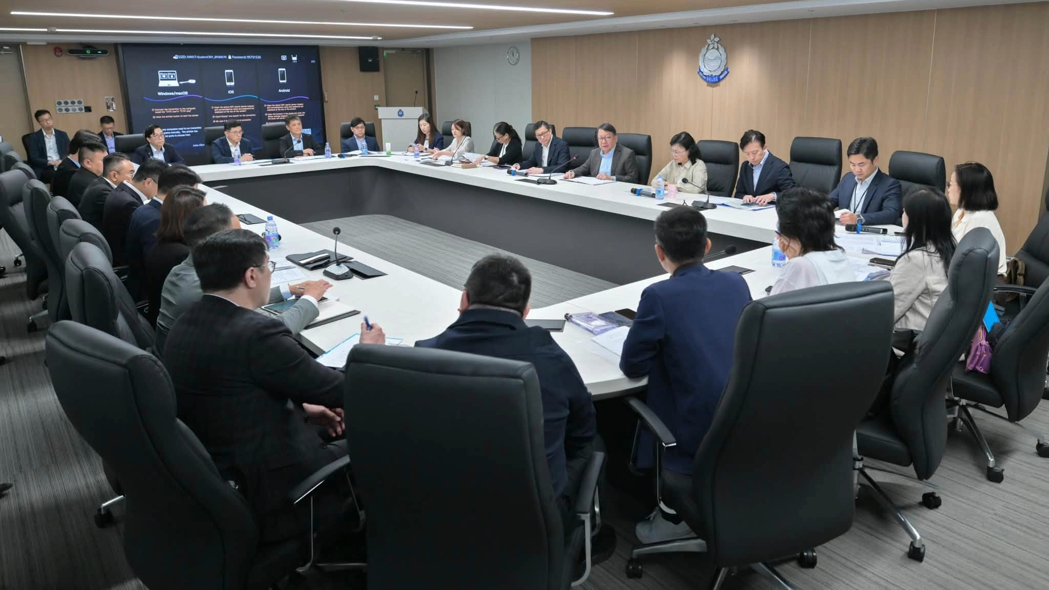 新皇崗口岸-陳國基主持跨部門會議-要求做好過渡安排不能鬆懈