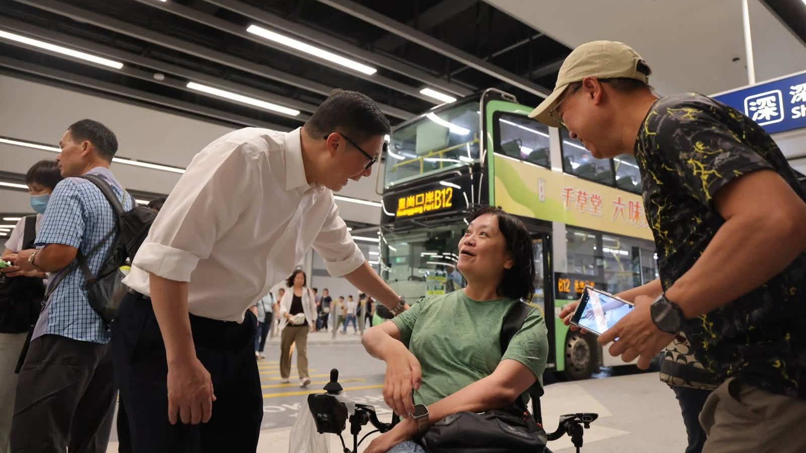 鄧炳強視察新皇崗口岸-稱出入境大致暢順整體運作良好