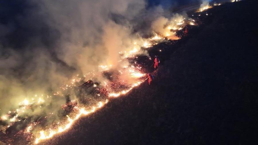 日籍高管車隊駛入自然保護區釀蒙古草原大火-中方派3000人布防7日阻火越境