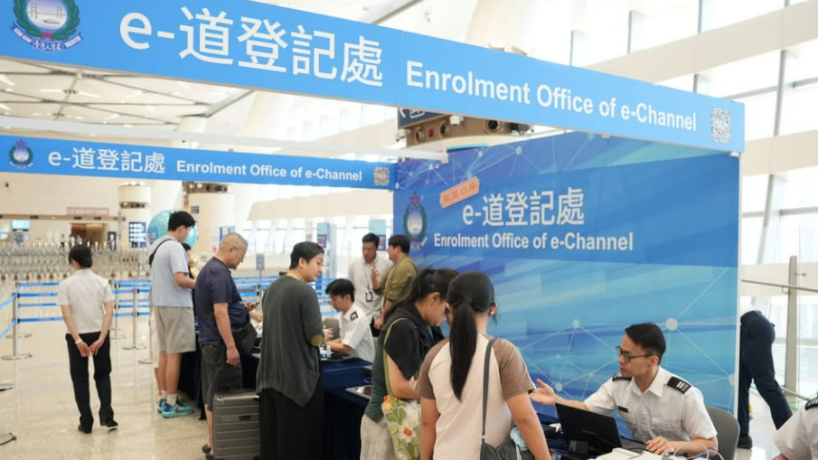 皇崗口岸增e-道登記站-入境處持續監察人流靈活調配人手
