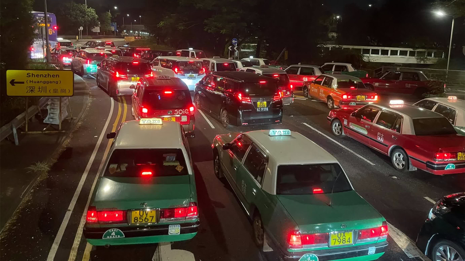 皇崗口岸凌晨大塞車　業界倡設直巴專用線分流