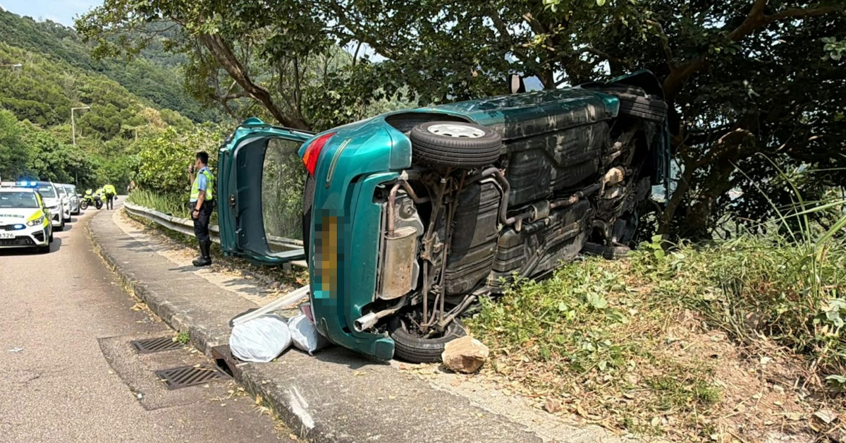清水灣私家車報稱避狗撞欄翻側-60歲司機受輕傷送院