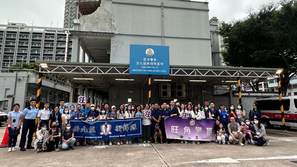 港漂入警署體驗警員工作日常-原來防彈衣一隻手拿不起